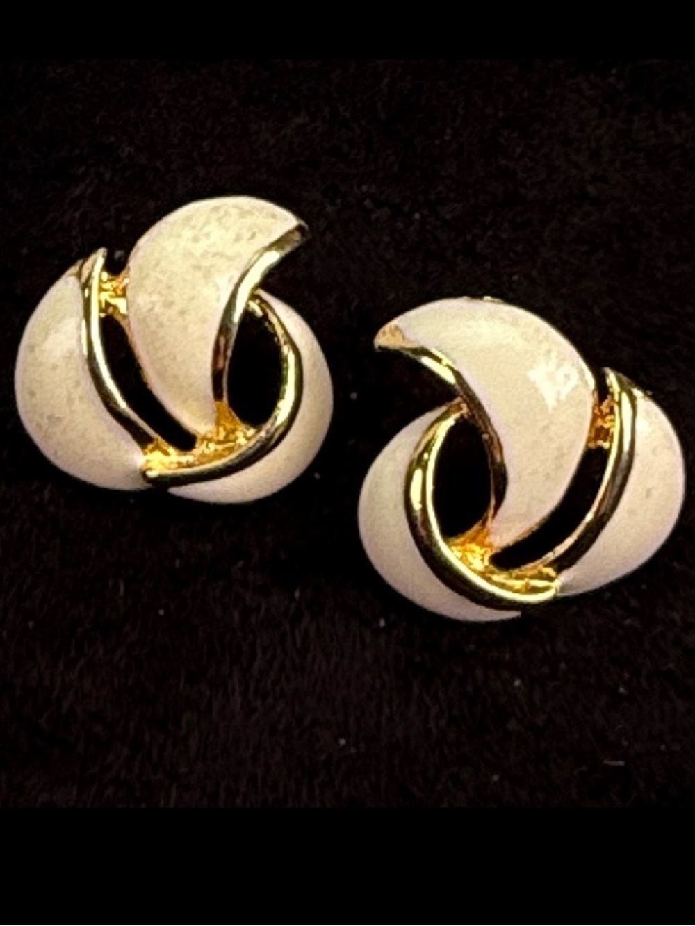 Beautiful, vintage goldtone, cream enamel pierced earrings